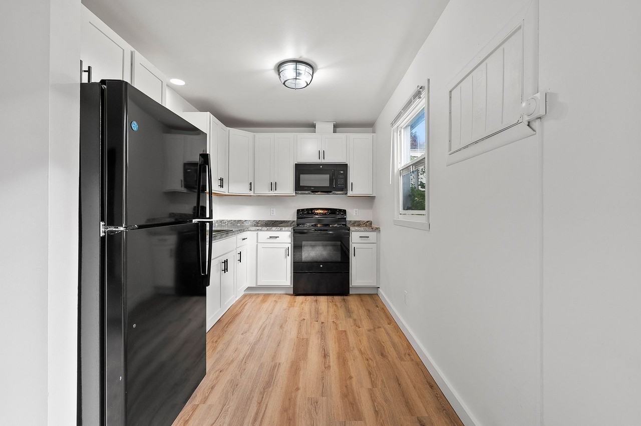 Cherry Hill Apartments - Photo 6 of 13