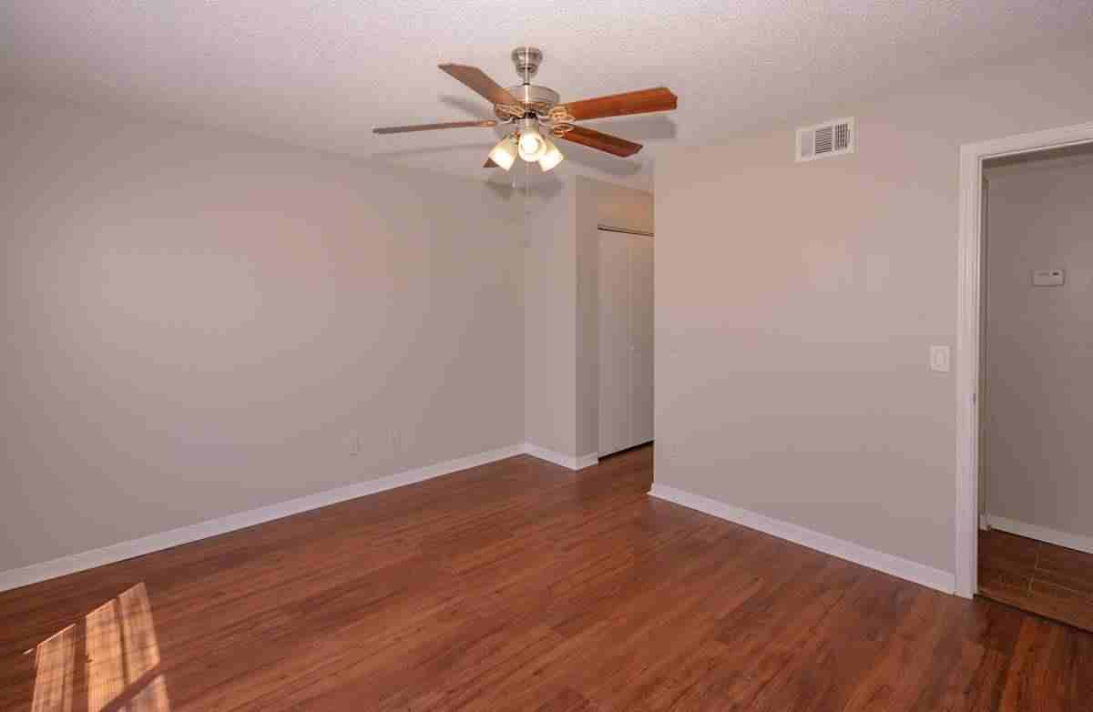 30 Clipper Ct - Photo 2 of 19