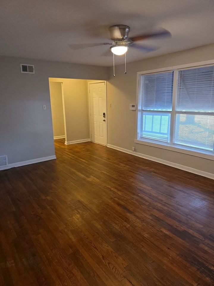 1811 W College St - Photo 2 of 13