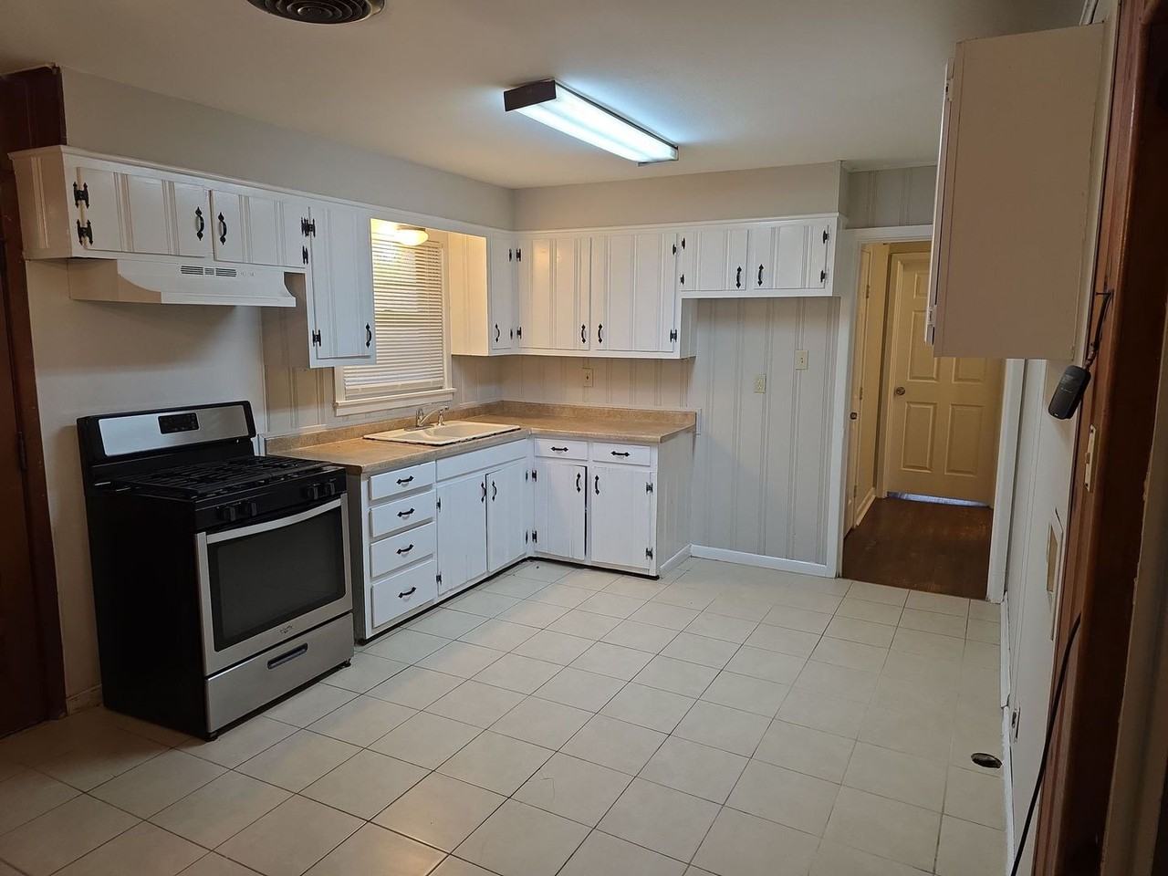 1811 W College St - Photo 6 of 13