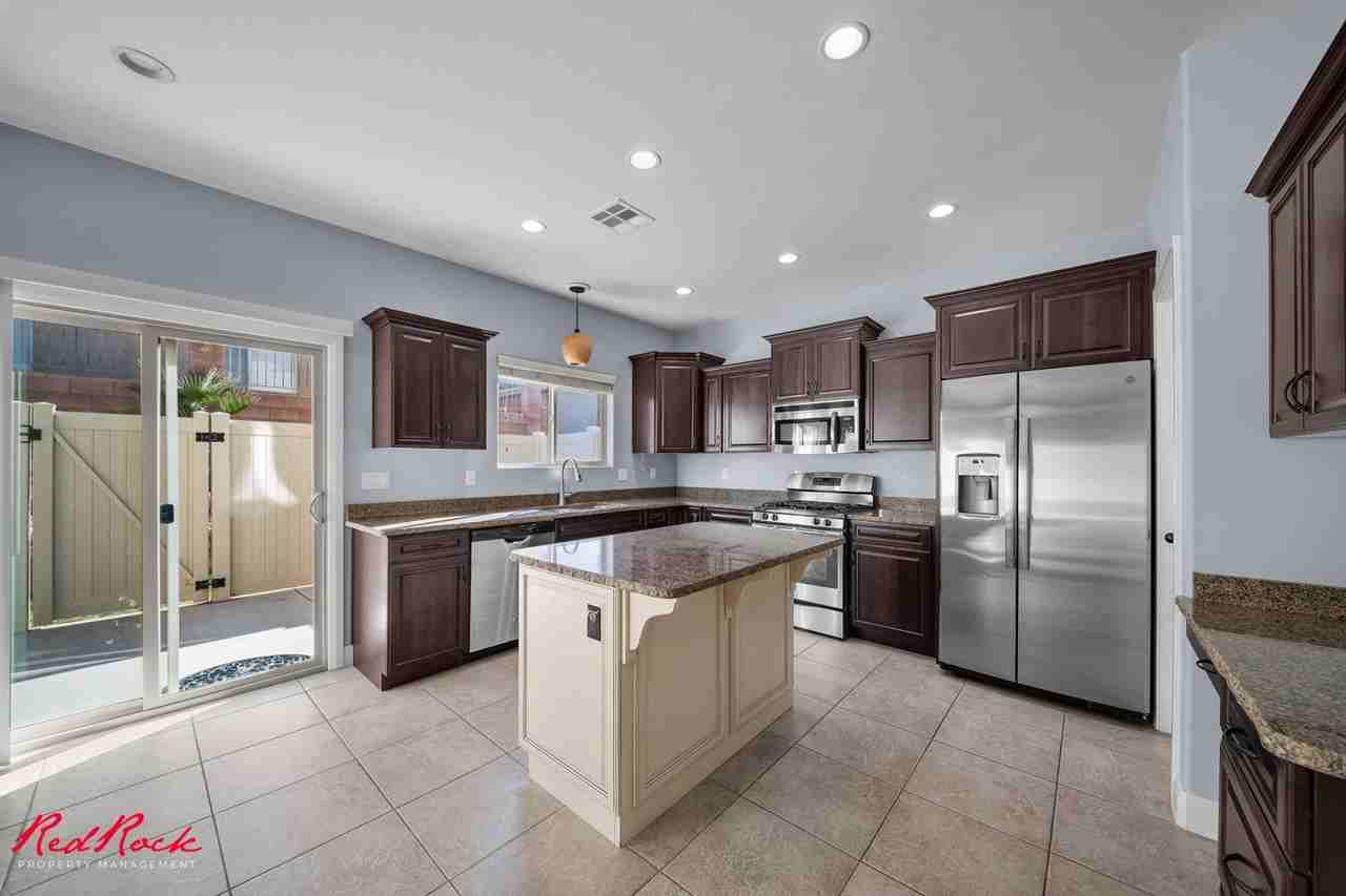 1287 Shadow Point Dr #7 - Photo 3 of 31