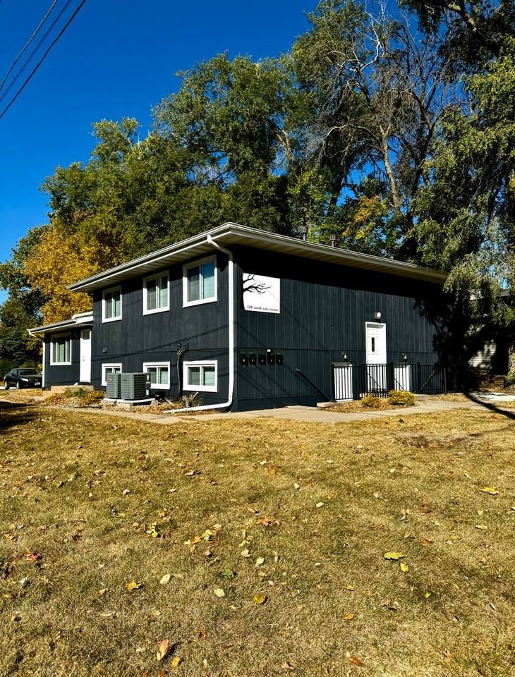 129 S. Oak - Photo 2 of 15