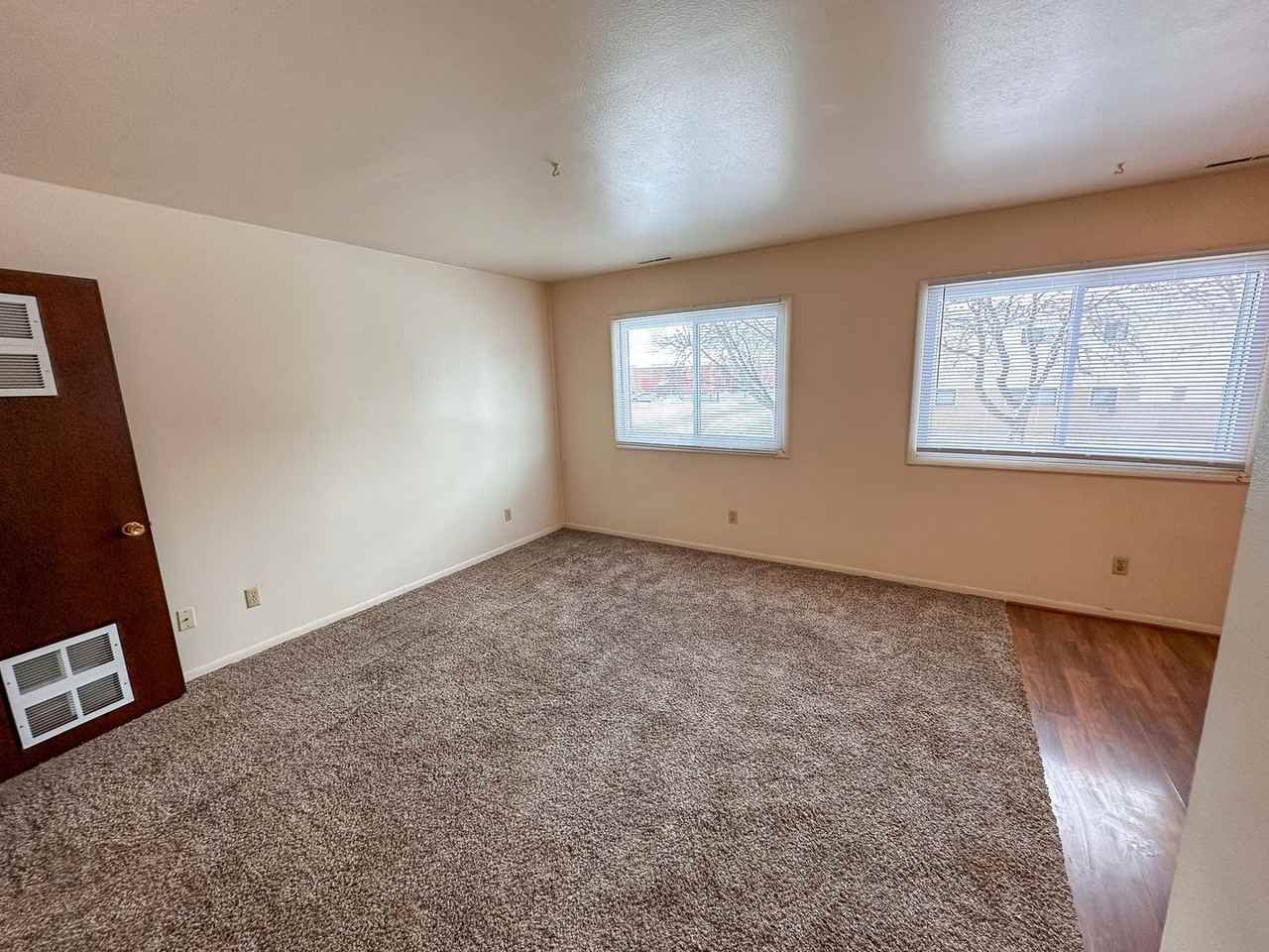 129 S. Oak - Photo 3 of 15