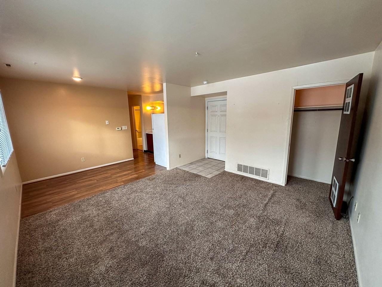 129 S. Oak - Photo 4 of 15