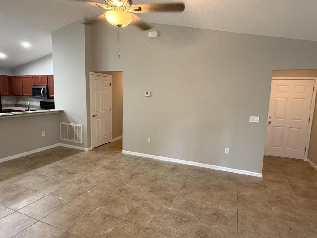 4819 Summerfield Cir - Photo 3 of 17