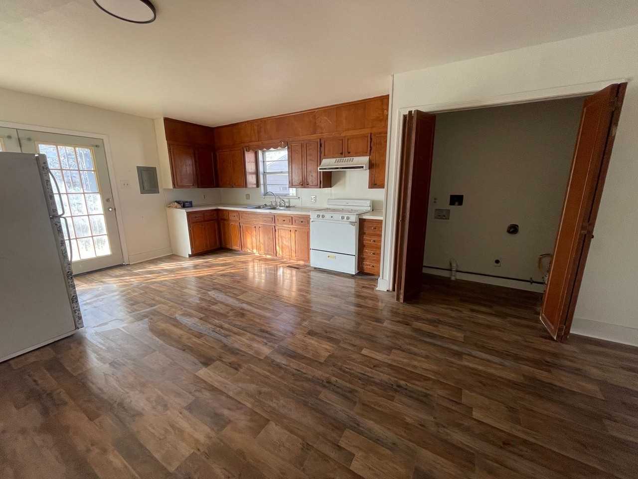 111 North Mcgee Street - Photo 5 of 21