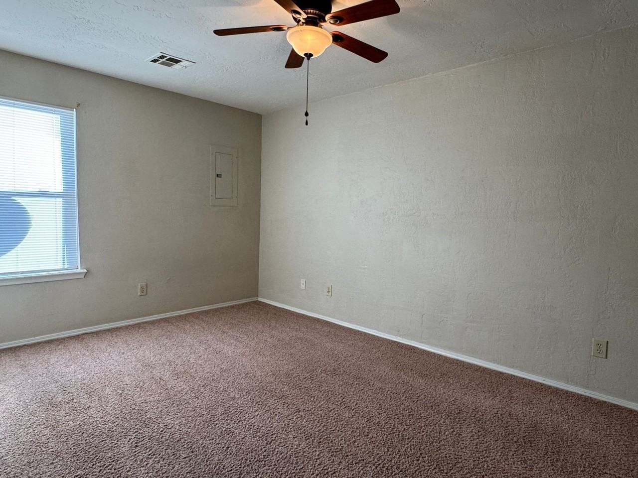 2514 Sw B Ave - Photo 4 of 11