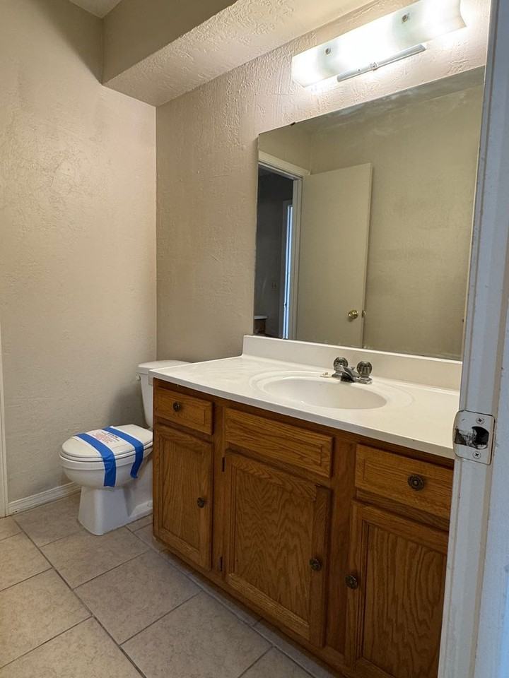 2514 Sw B Ave - Photo 6 of 11