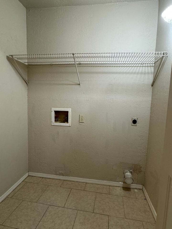 2514 Sw B Ave - Photo 7 of 11