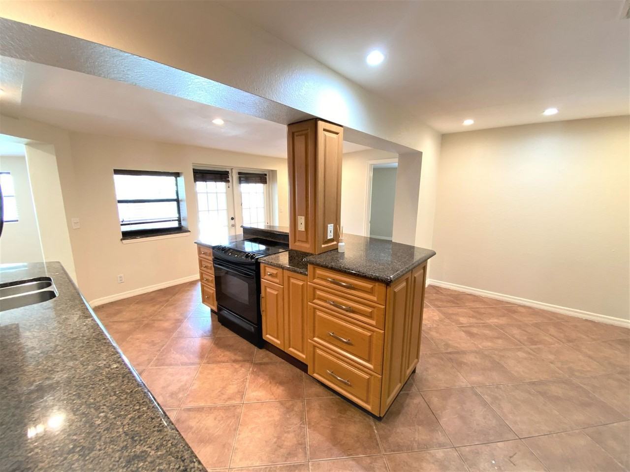 4033 Guava Dr - Photo 6 of 31