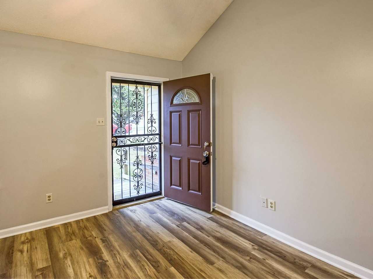 5900 Chadwell Rd - Photo 2 of 14