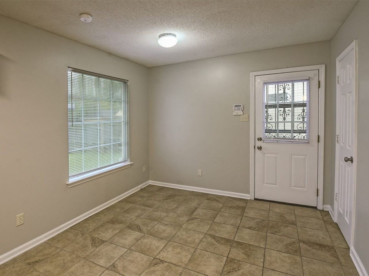 5900 Chadwell Rd - Photo 6 of 14