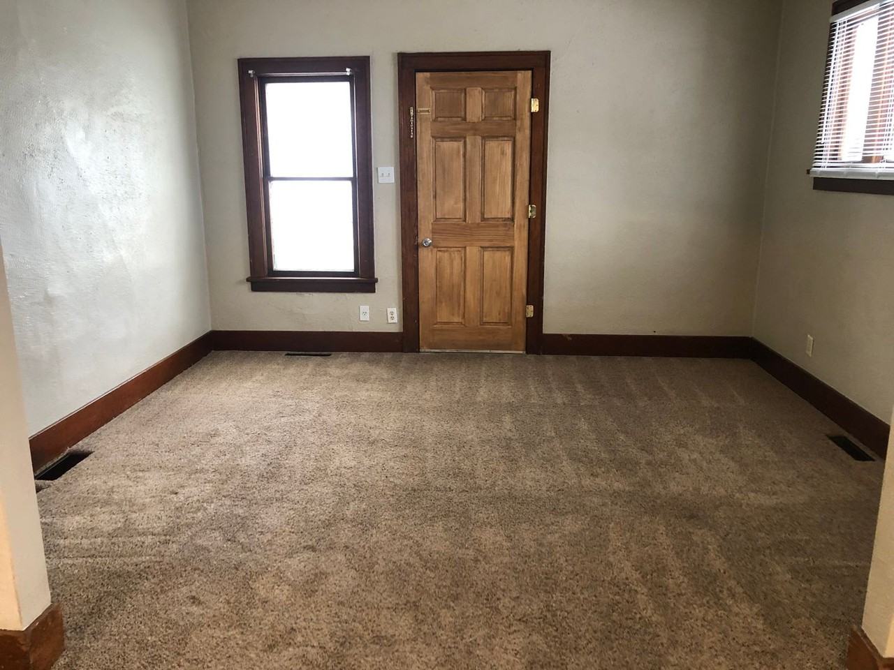 546 Valley Street - Photo 2 of 12