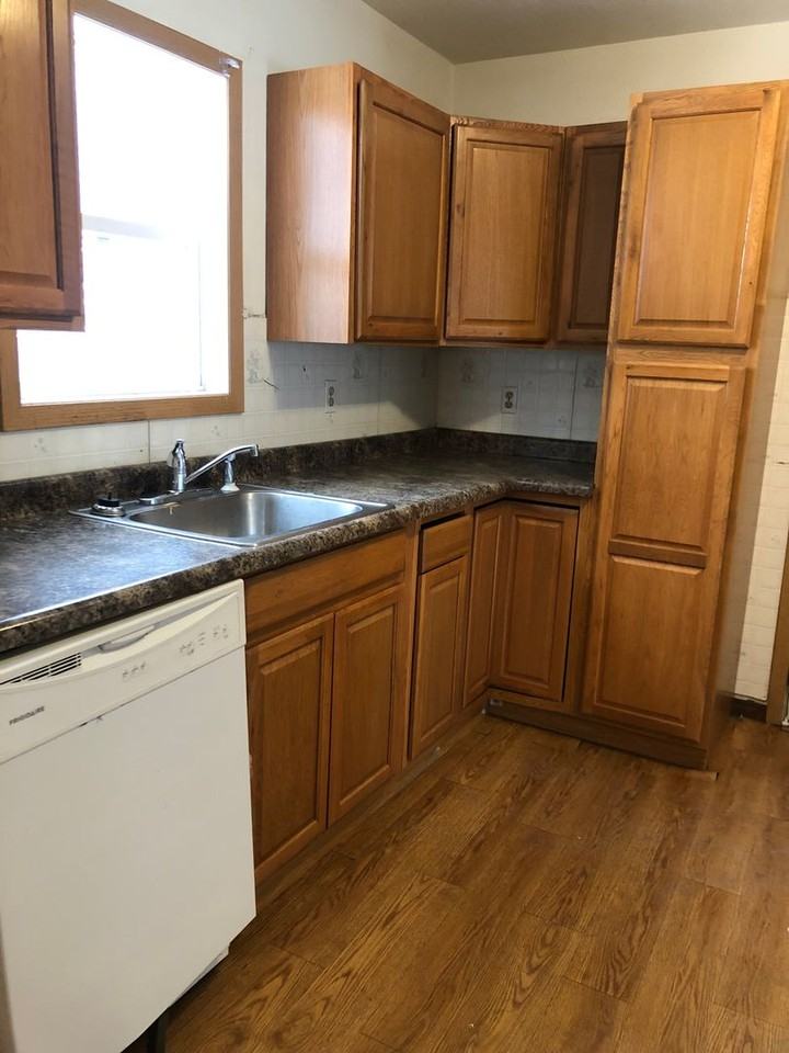 546 Valley Street - Photo 4 of 12