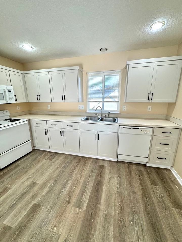 14611 Se Lone Pine Dr - Photo 2 of 17