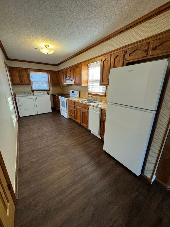 470 Kimbrell St - Photo 5 of 13