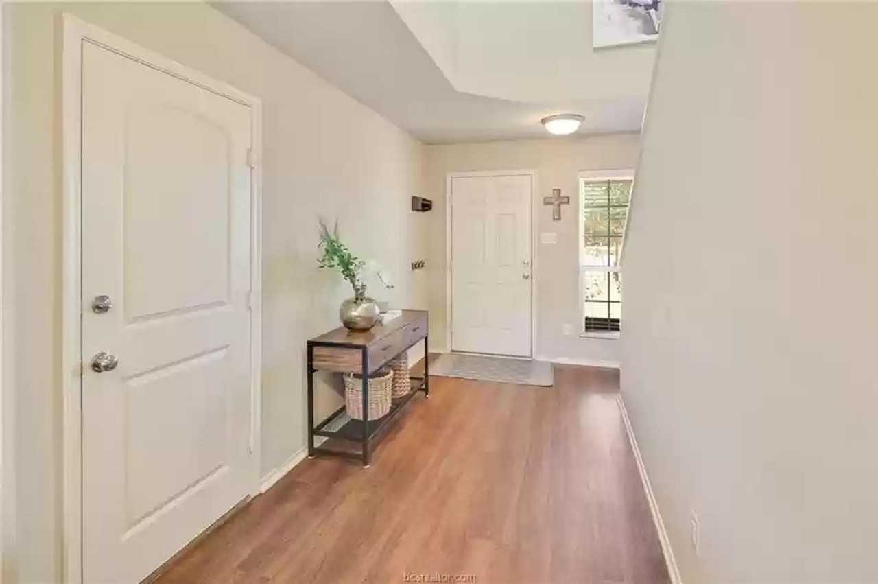 301 Triumph Court - Photo 3 of 21