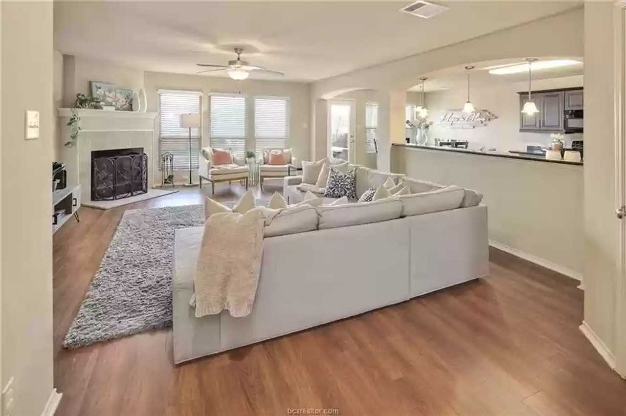 301 Triumph Court - Photo 5 of 21