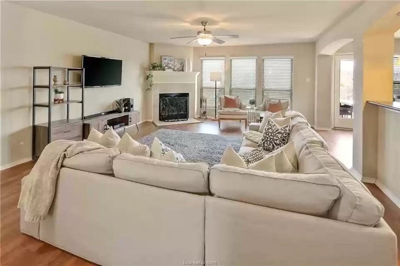 301 Triumph Court - Photo 6 of 21