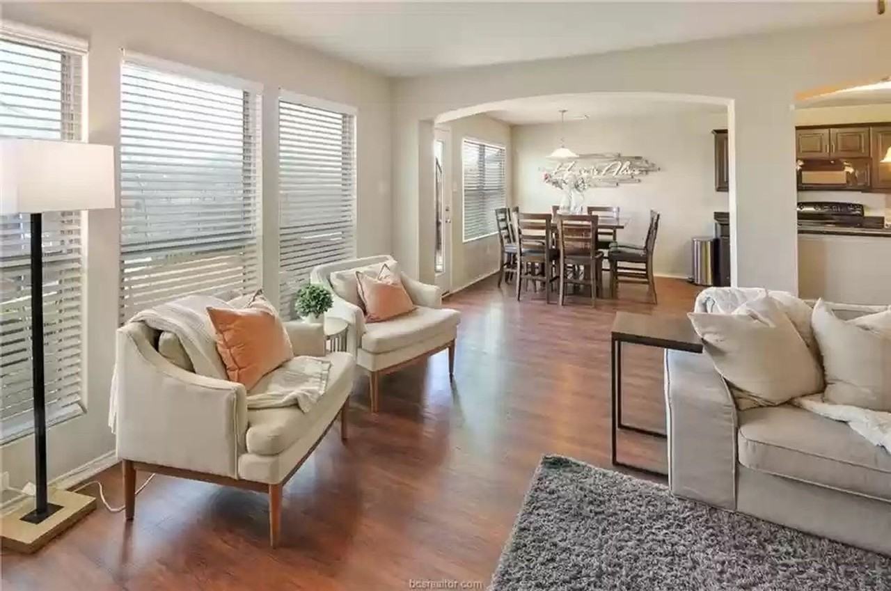 301 Triumph Court - Photo 7 of 21