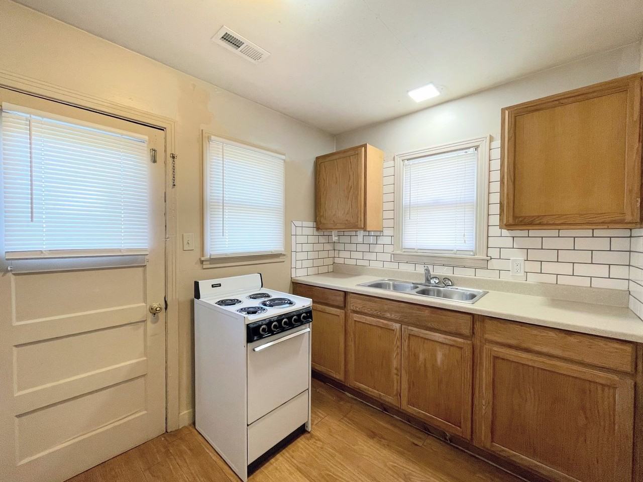 922 West 2nd Avenue - Photo 4 of 11