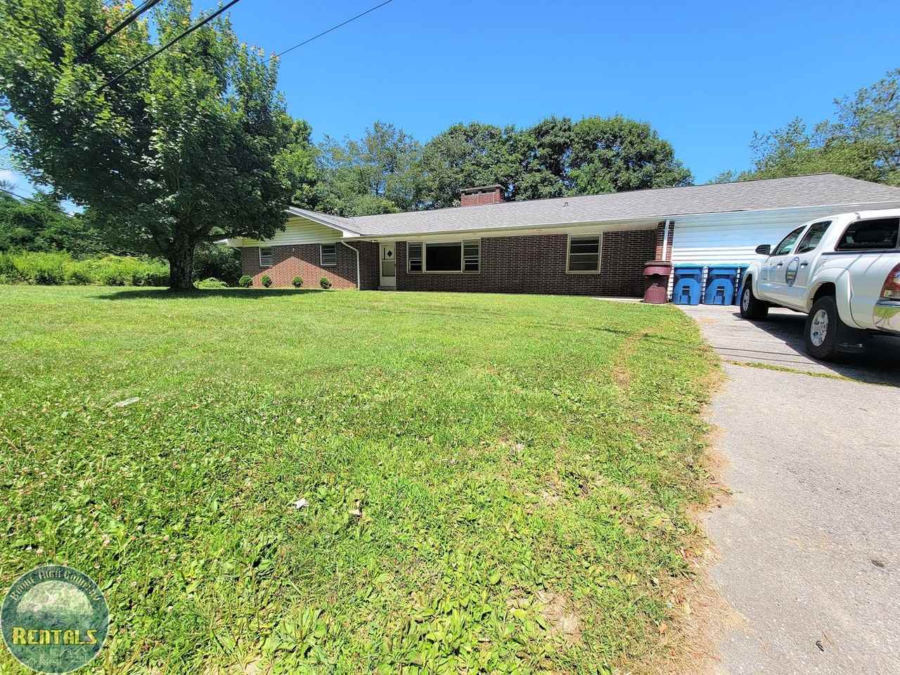 1397 Nc Highway 105 Bypass