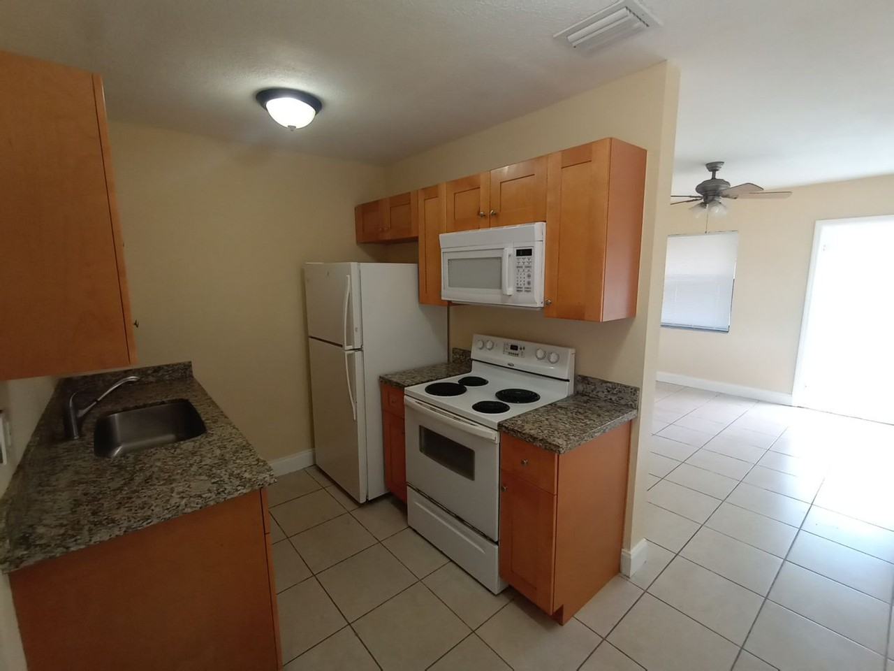 1080 W 27th St - Photo 3 of 15