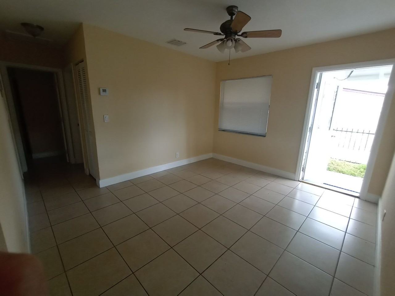 1080 W 27th St - Photo 3 of 15