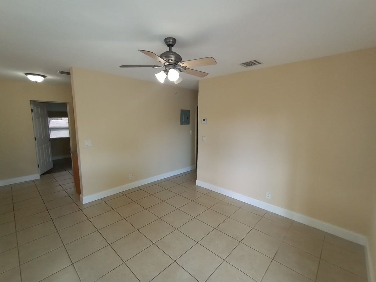 1080 W 27th St - Photo 5 of 15