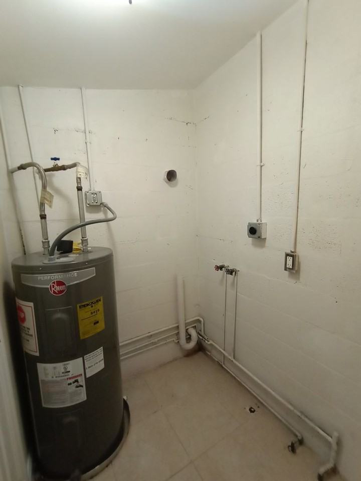 1080 W 27th St - Photo 7 of 15