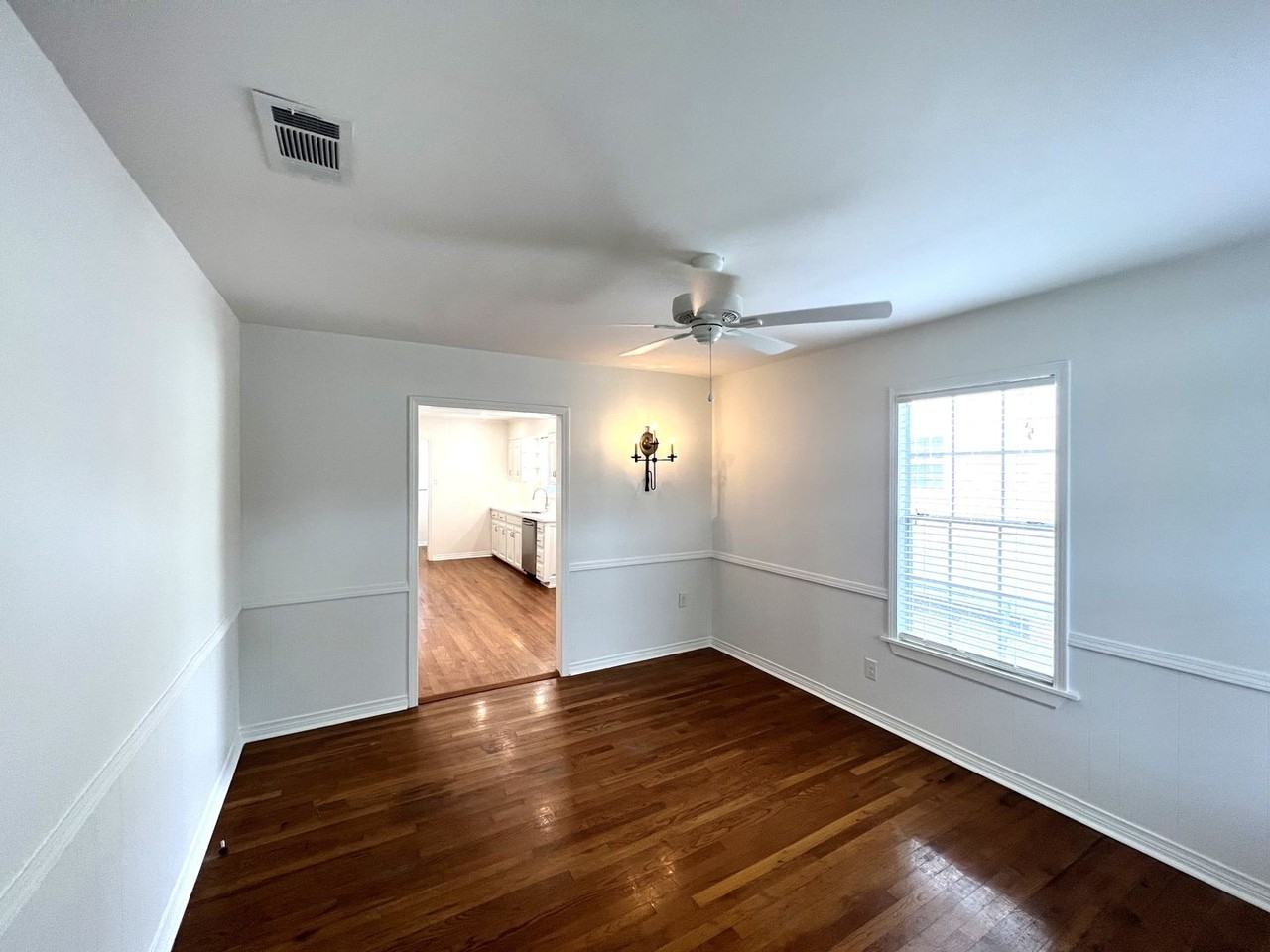 4813 Capital Heights Ave - Photo 4 of 21