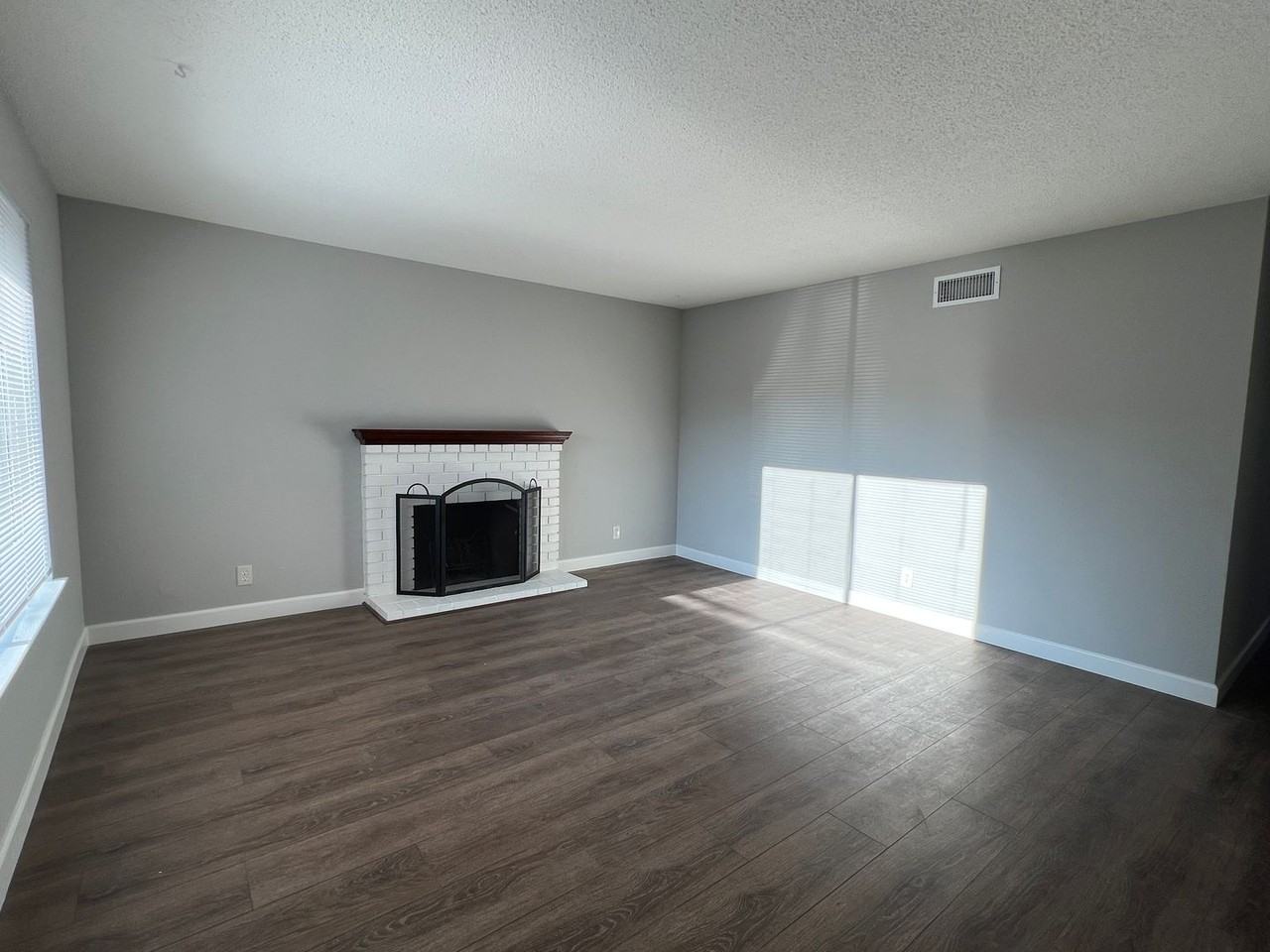 1410 Donohue Dr - Photo 2 of 11