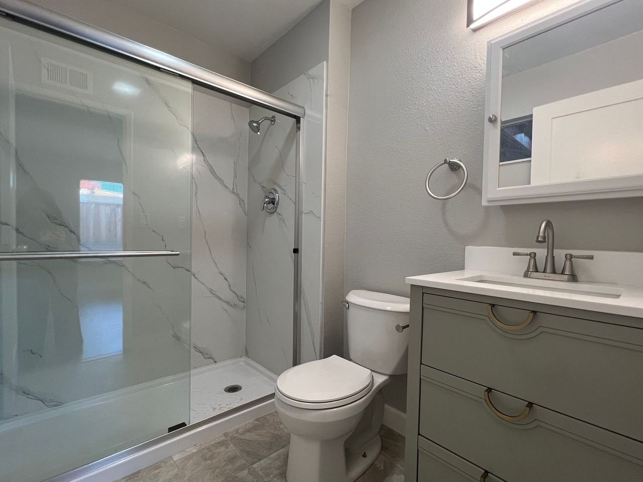 1410 Donohue Dr - Photo 7 of 11