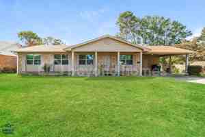 featured image of 6 Shoshoni Dr