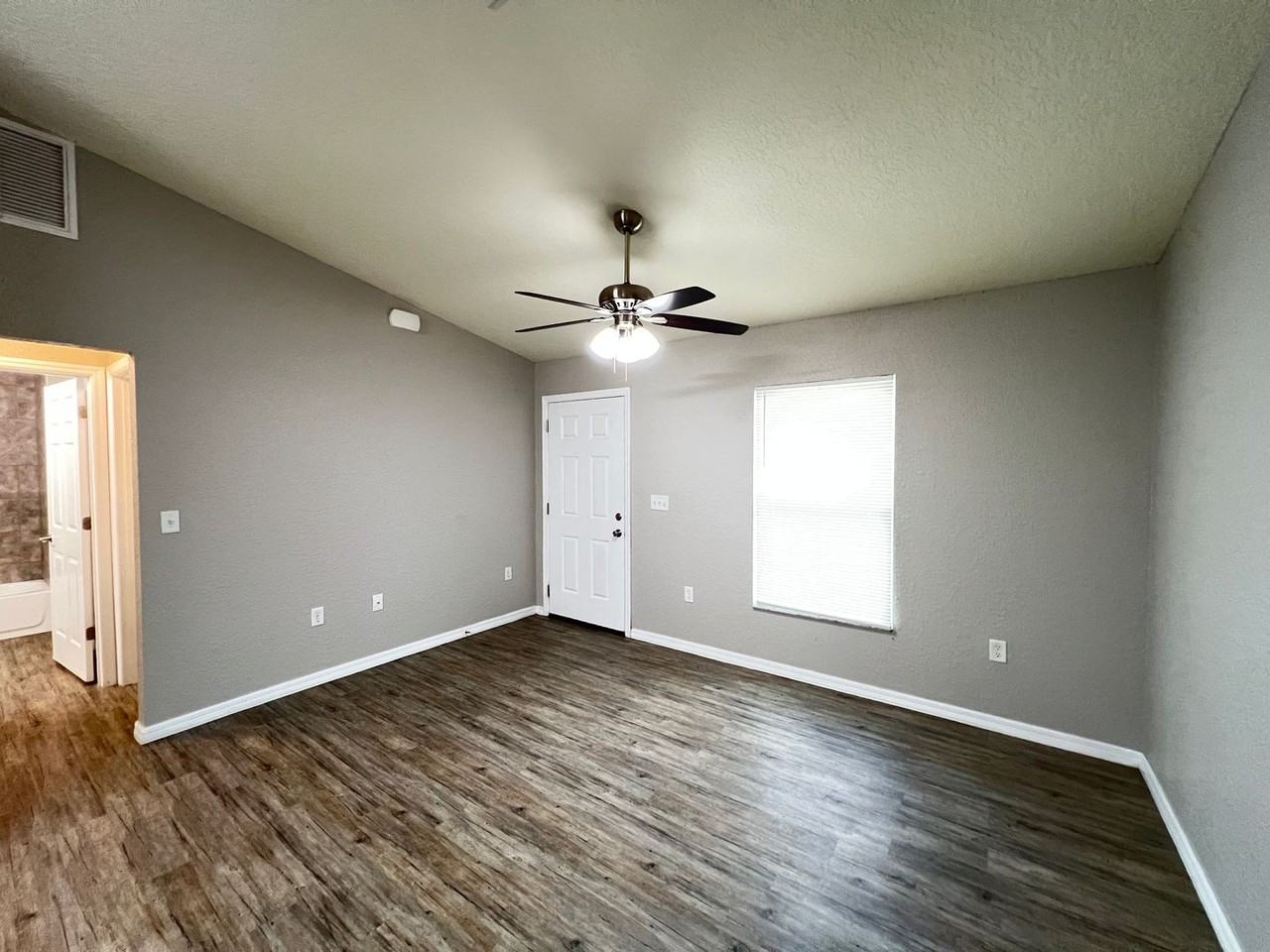 5312 Nw 6th Pl - Photo 6 of 19