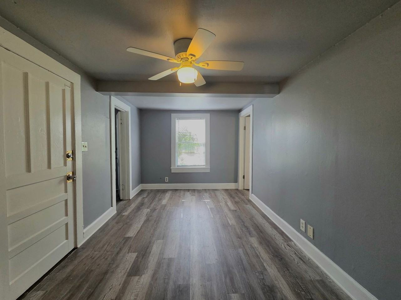 211 Lenox St - Photo 4 of 20