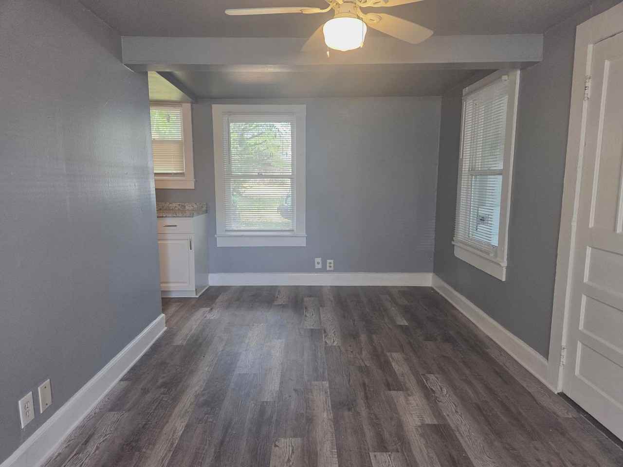 211 Lenox St - Photo 6 of 20