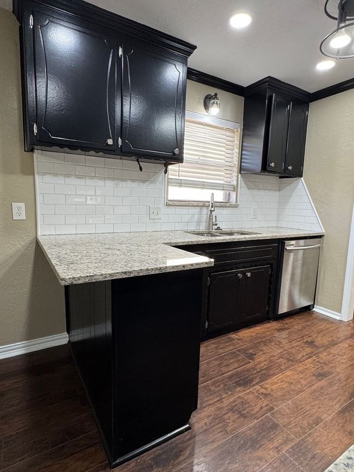 117 Southwest 68th Street - Photo 5 of 17