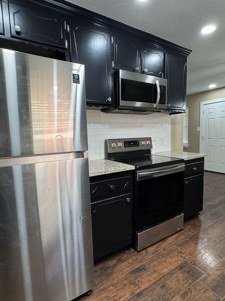 117 Southwest 68th Street - Photo 6 of 17