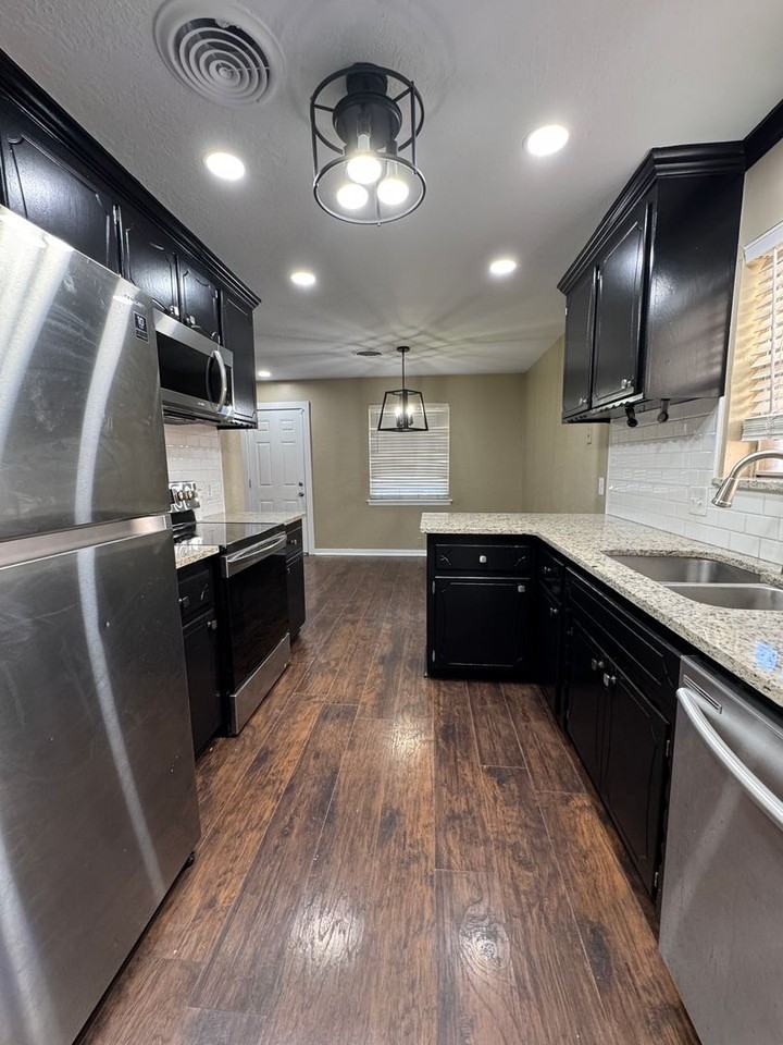 117 Southwest 68th Street - Photo 7 of 17