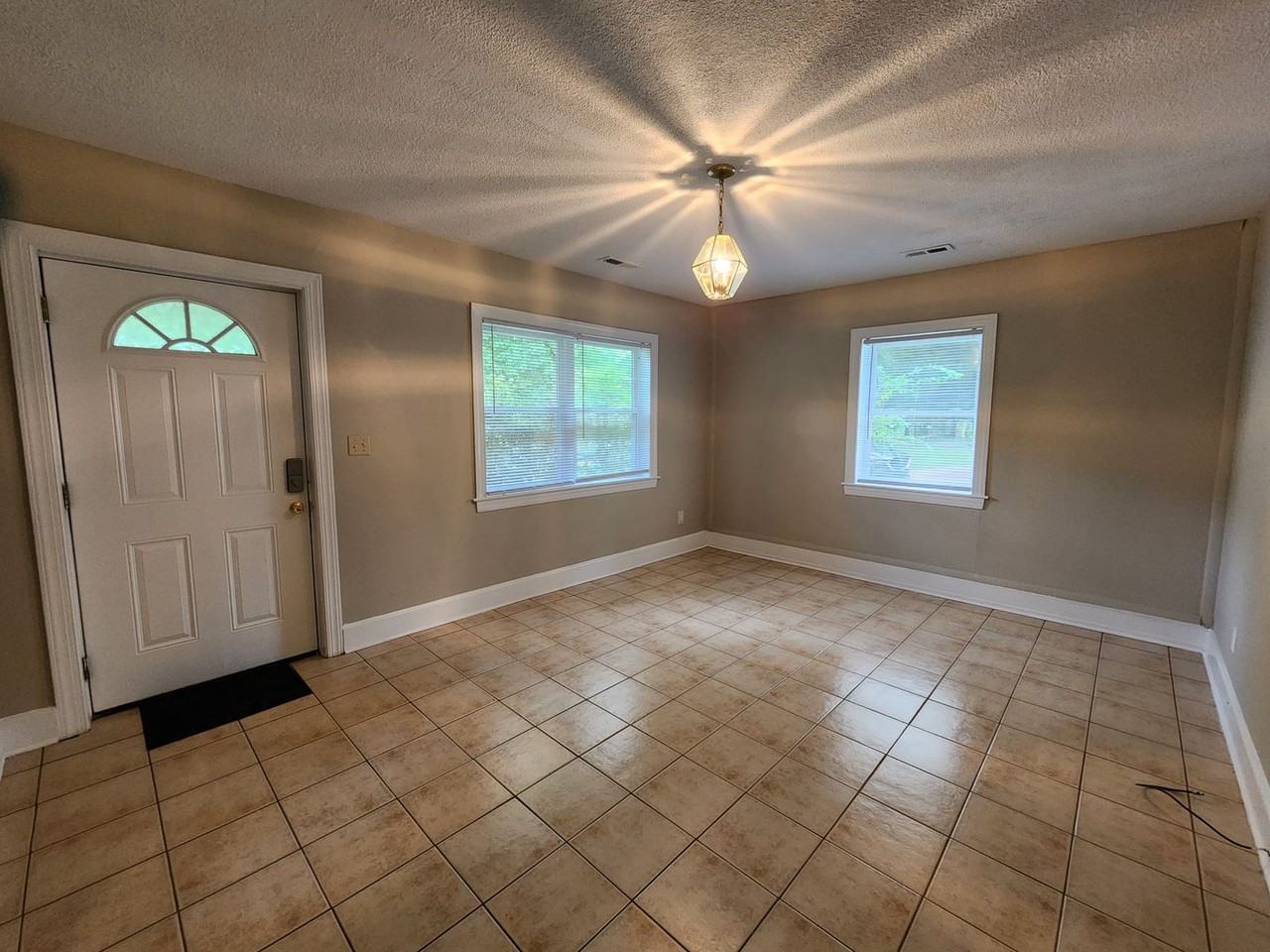 5518 Lantana Ave - Photo 4 of 15