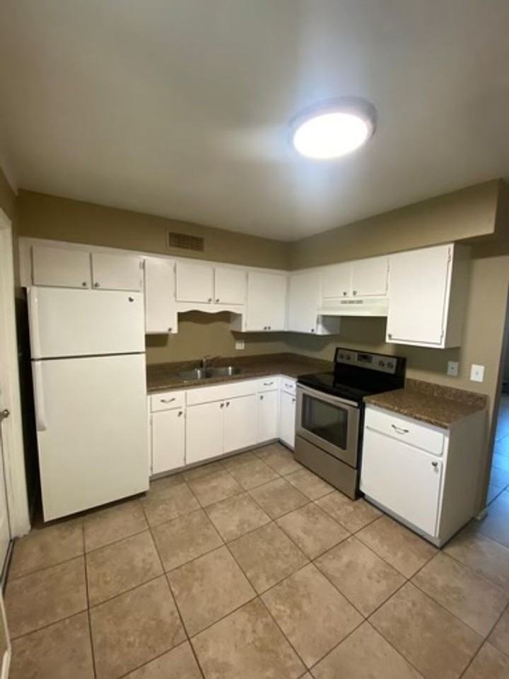 2311 West Glenrosa Avenue #1 - Photo 2 of 12