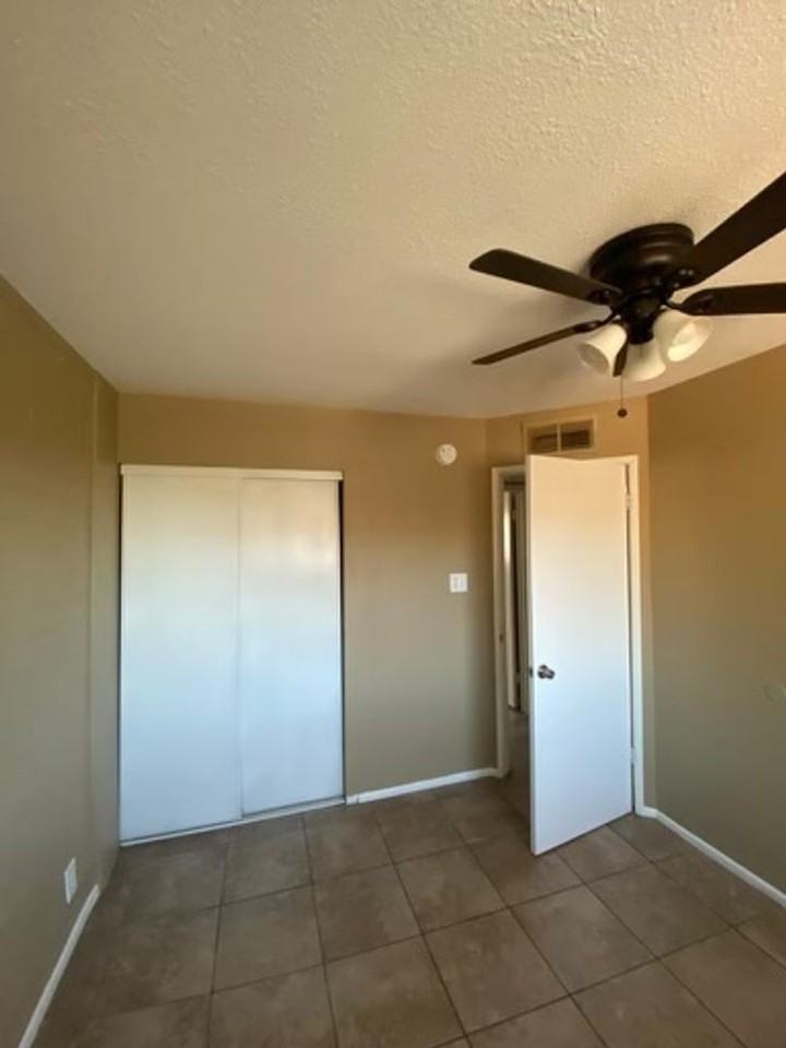 2311 West Glenrosa Avenue #1 - Photo 3 of 12