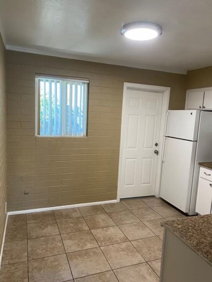 2311 West Glenrosa Avenue #1 - Photo 7 of 12