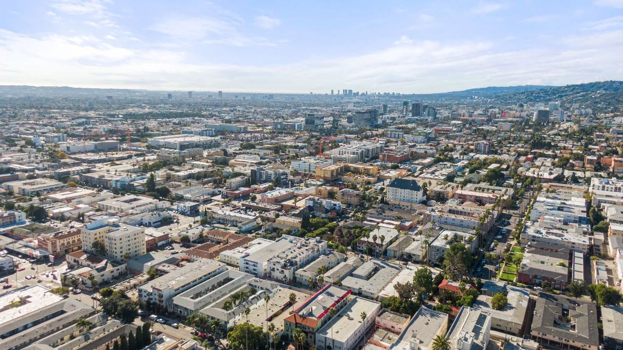 1801 N. Harvard Blvd - Photo 2 of 6