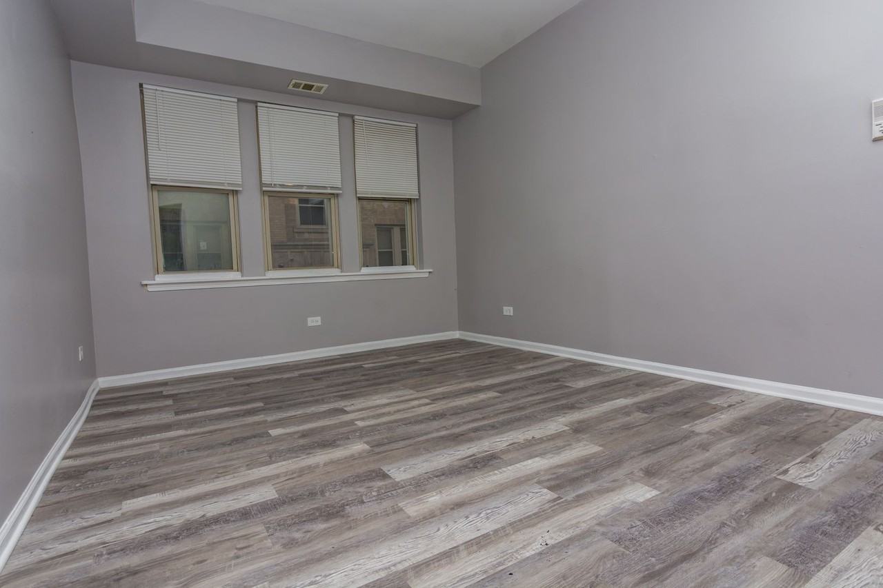 5032 W Washington - Photo 4 of 10