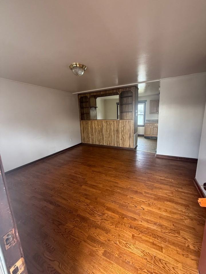 2131 Seminole Avenue - Photo 2 of 8