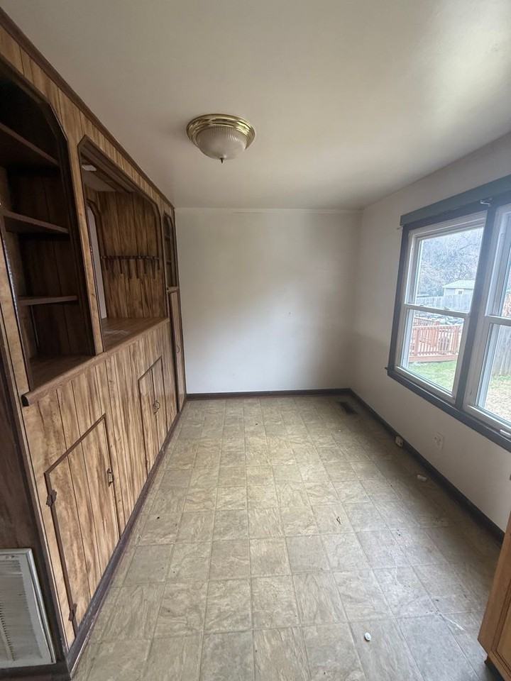 2131 Seminole Avenue - Photo 3 of 8