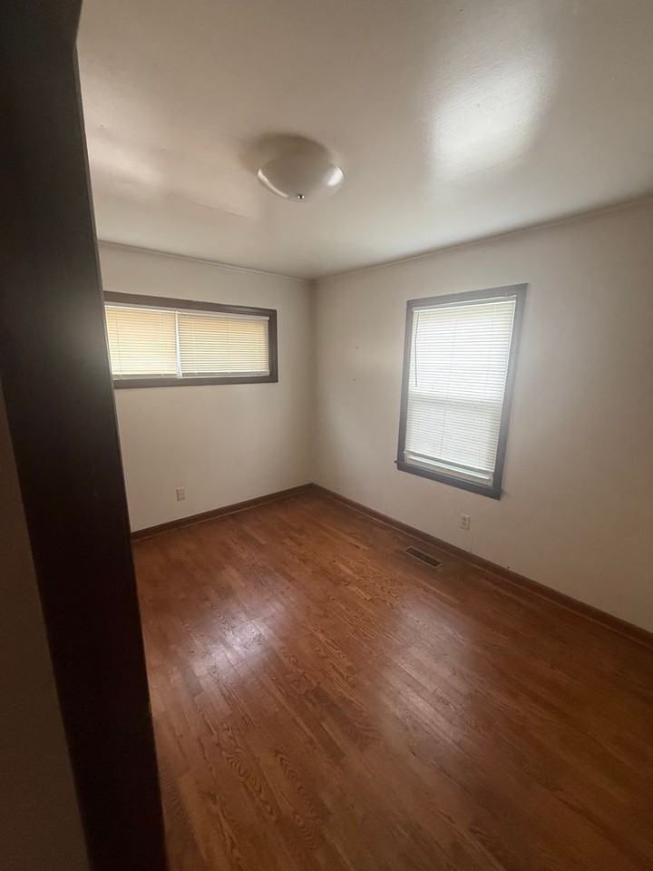 2131 Seminole Avenue - Photo 6 of 8