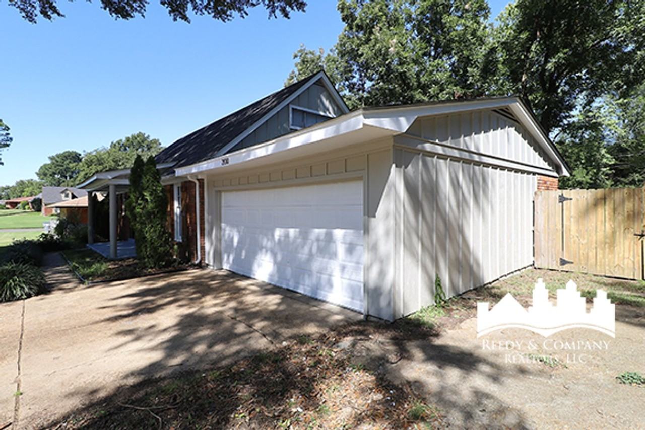 2010 Tammwood Dr - Photo 4 of 27